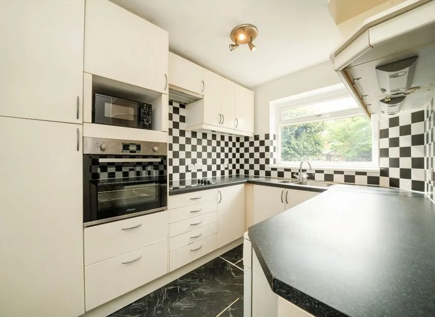 Carlisle Close, Kingston Upon Thames, KT2, photo 3