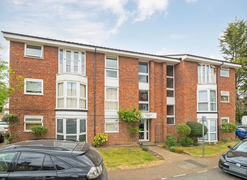 1 bed flat for sale — Carlisle Close, Kingston Upon Thames, KT2