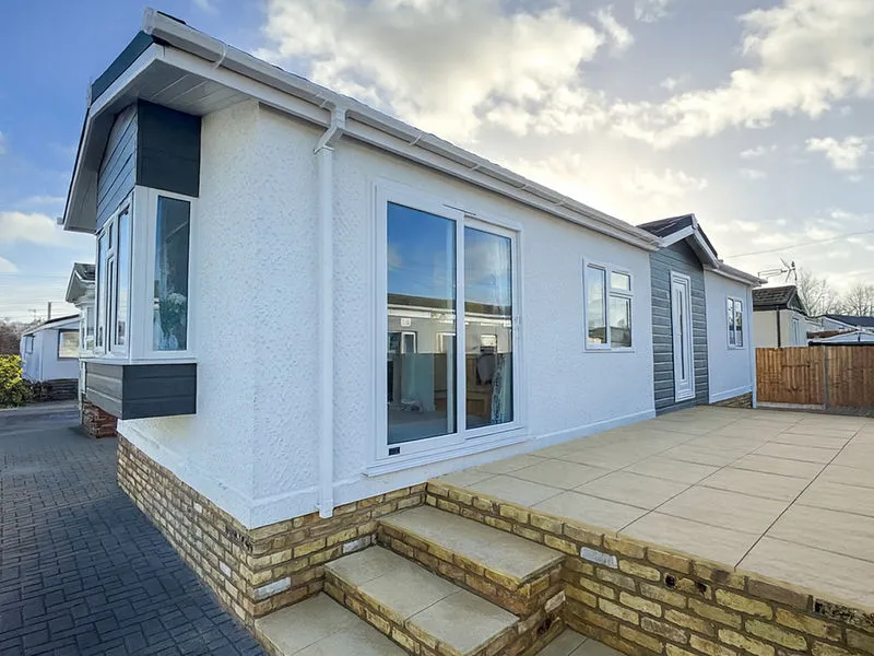 2 bed house for sale — Weybridge Park Estate Weybridge Road, Addlestone KT15 2RF