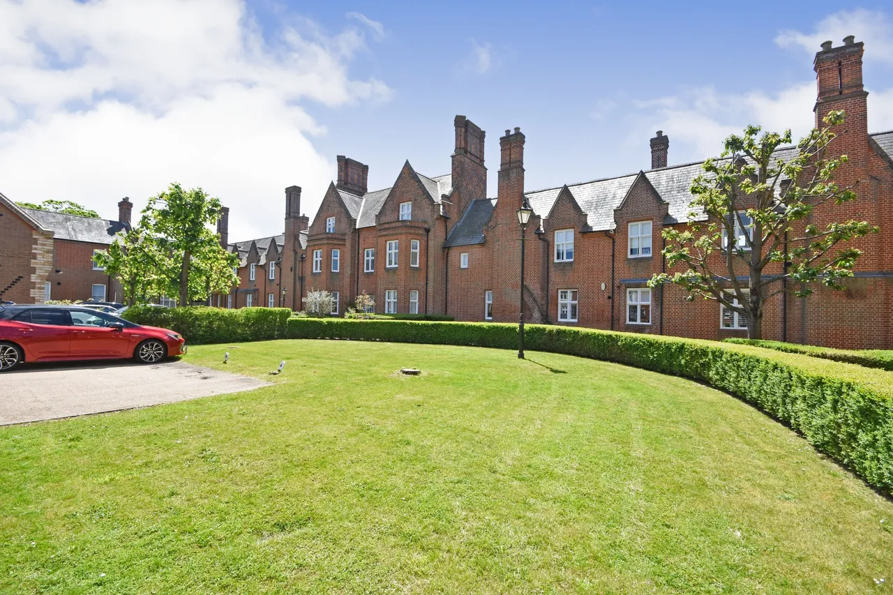 2 bed flat for sale — Grey Lady Place, Billericay, CM11