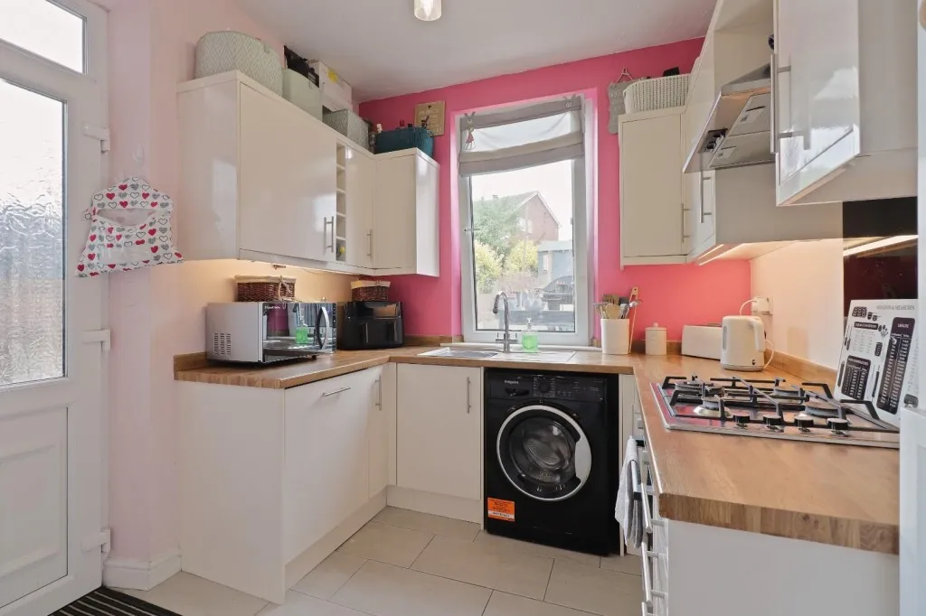 Pye Avenue, Mapplewell, photo 8