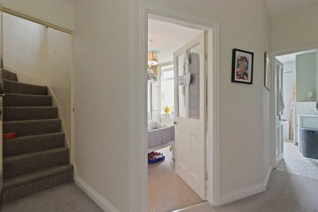Pye Avenue, Mapplewell, photo 18