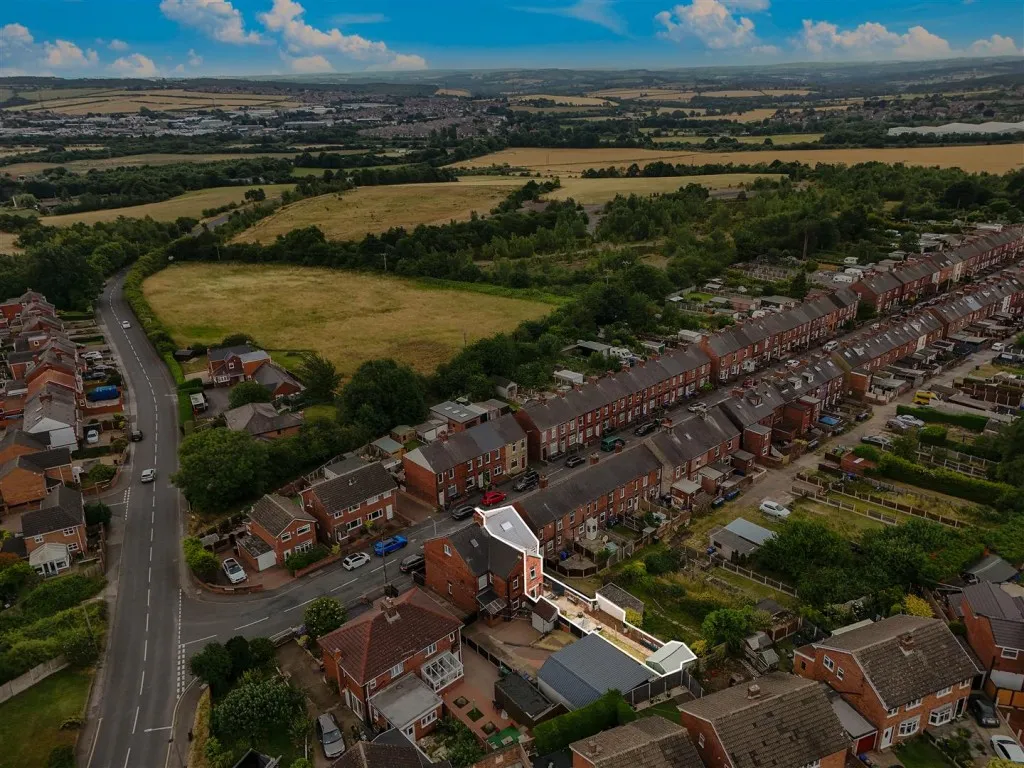 Pye Avenue, Mapplewell, photo 22