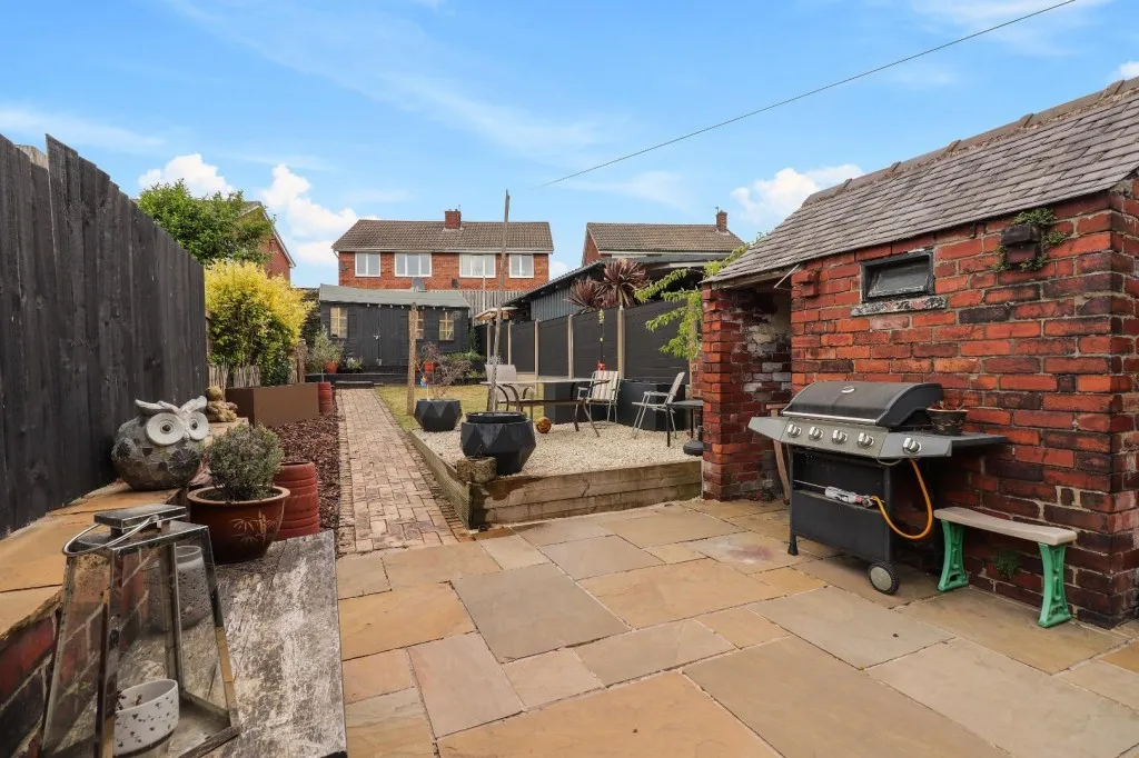 Pye Avenue, Mapplewell, photo 21
