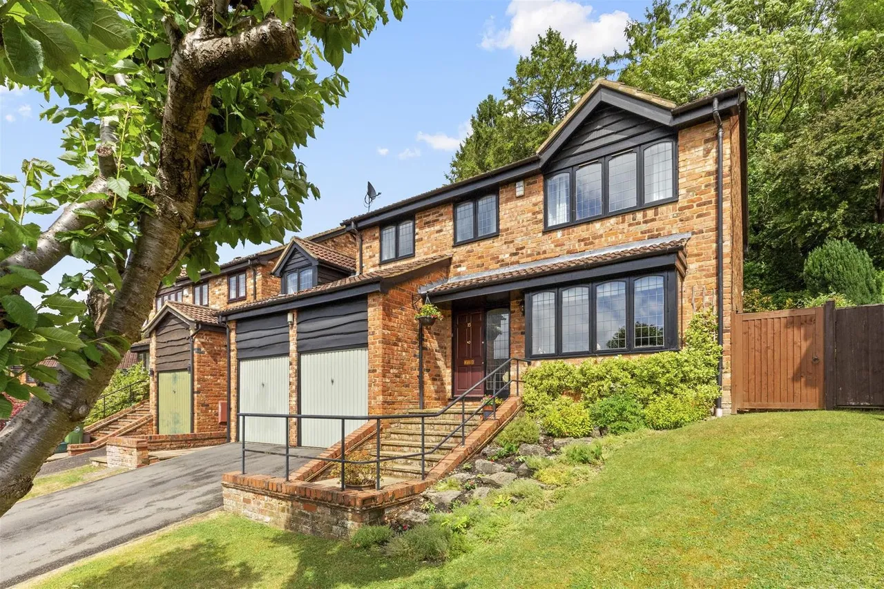 4 bed house for sale, South Maundin, Hughenden Valley, HP14