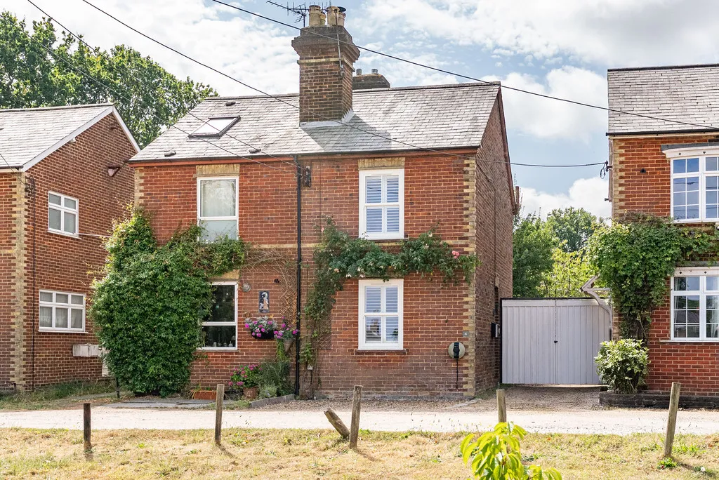 2 bed house for sale, Horsham Road, Beare Green, RH5