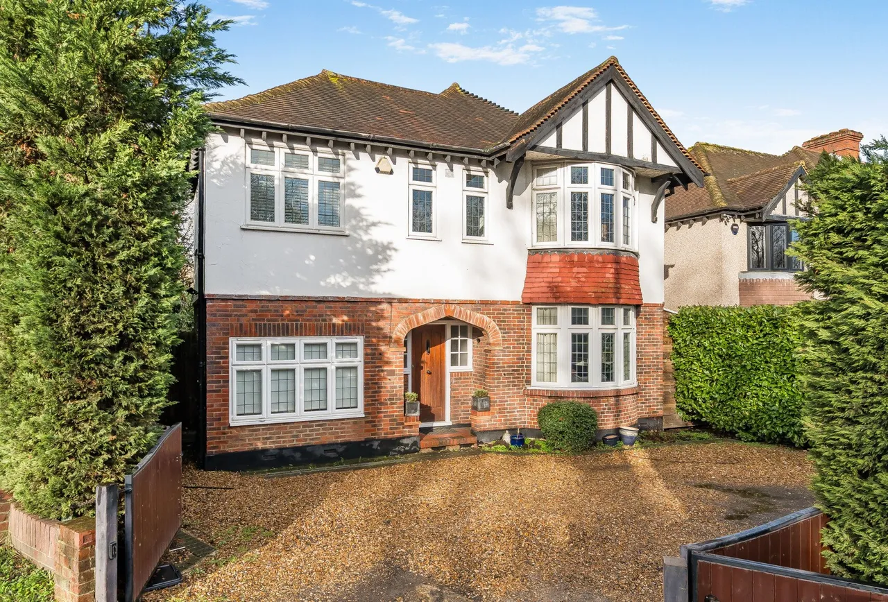 4 bed house for sale — London Road, Ewell, KT17 2DF