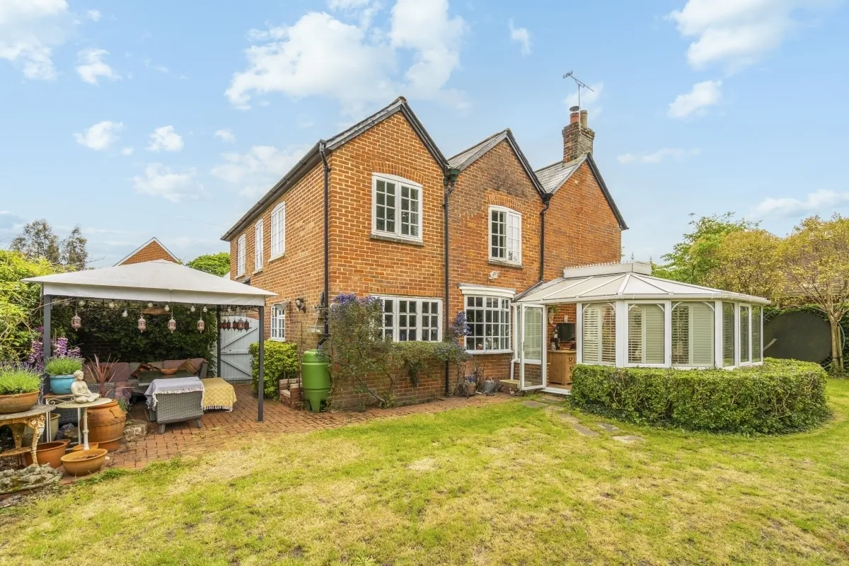 5 bed house to rent, Thorn Road, Wrecclesham, GU10