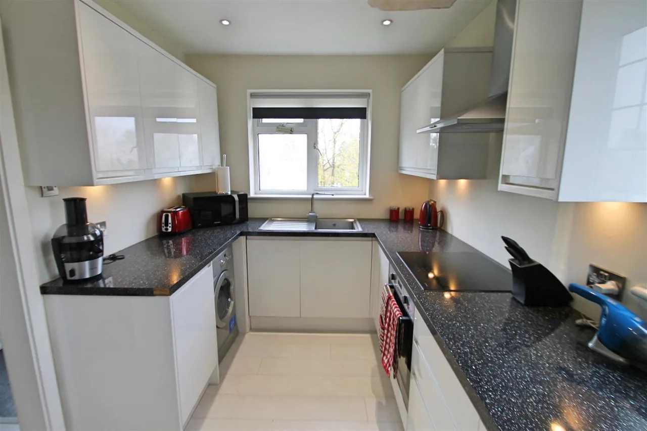 High Road, Bushey Heath, WD23, photo 5