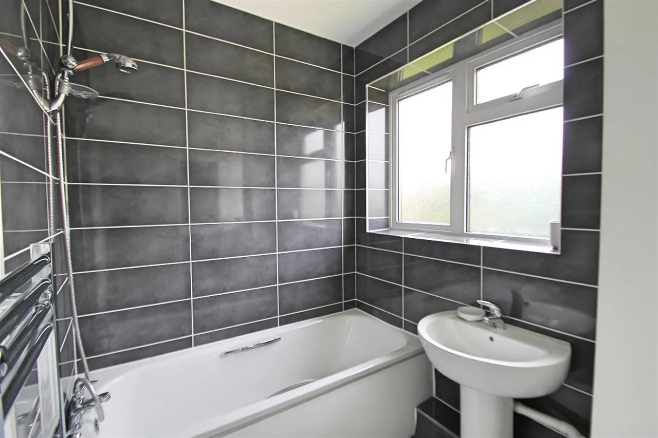 High Road, Bushey Heath, WD23, photo 6