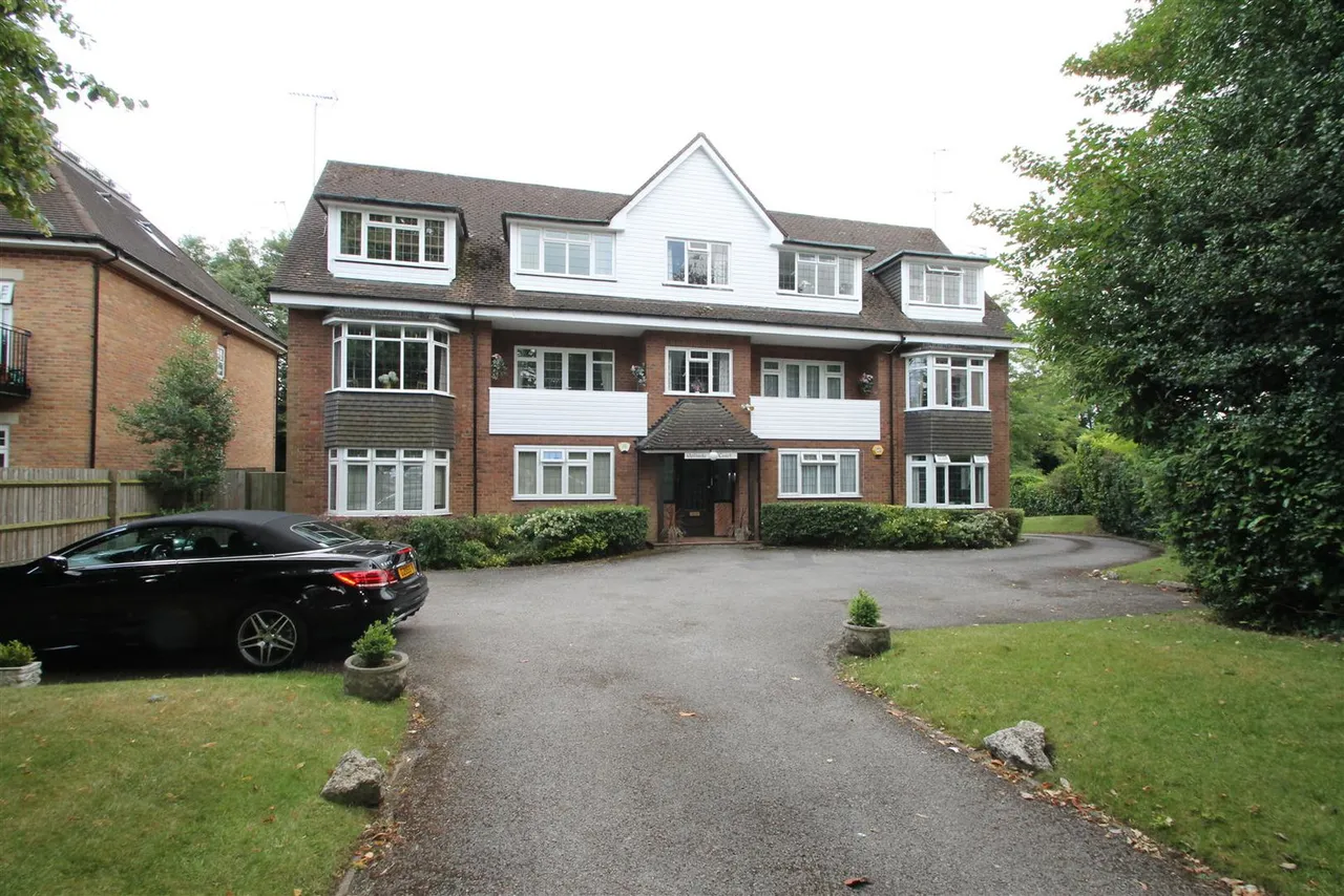 2 bed flat to rent, High Road, Bushey Heath, WD23