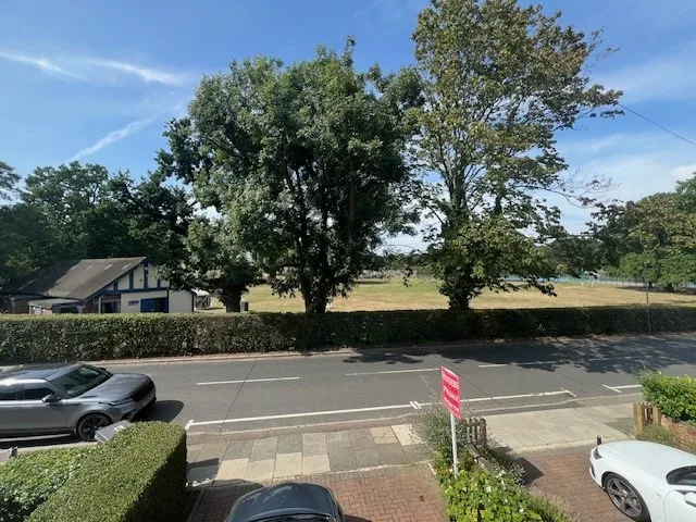 Parkside Gardens, East Barnet, Barnet, Greater London, EN4 8JP, photo 2