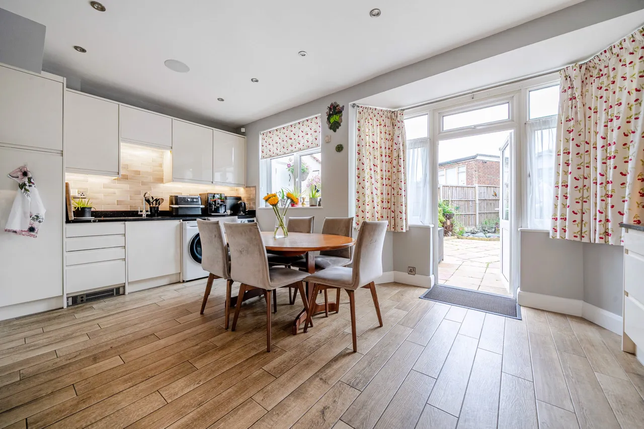 4 bed house for sale — Parkside Gardens, East Barnet, Barnet, Greater London, EN4 8JP