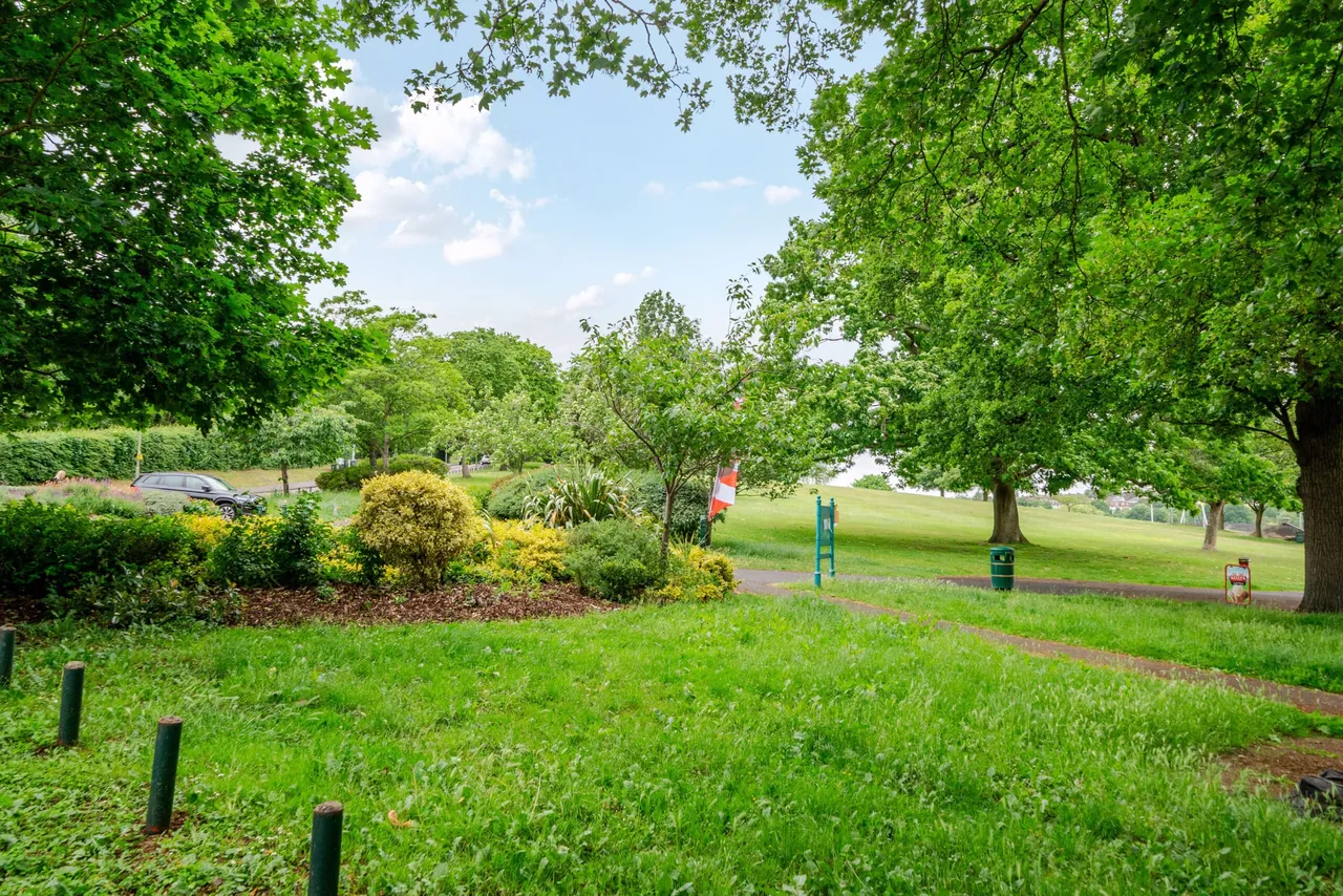 Parkside Gardens, East Barnet, Barnet, Greater London, EN4 8JP, photo 20