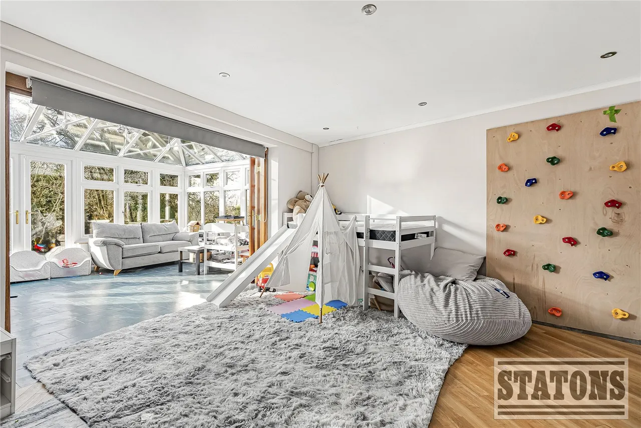 The Avenue, Potters Bar, Hertfordshire, EN6 1ED, photo 11