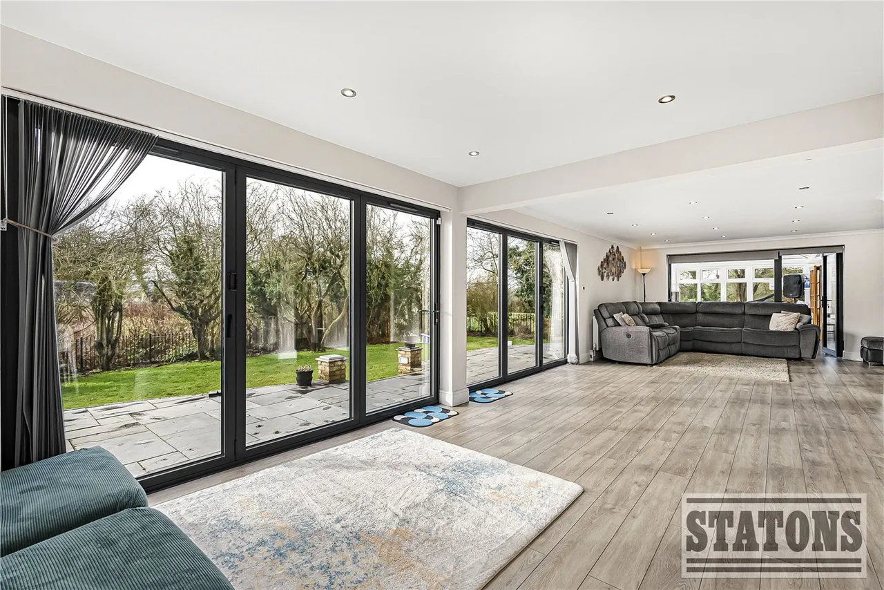 The Avenue, Potters Bar, Hertfordshire, EN6 1ED, photo 4