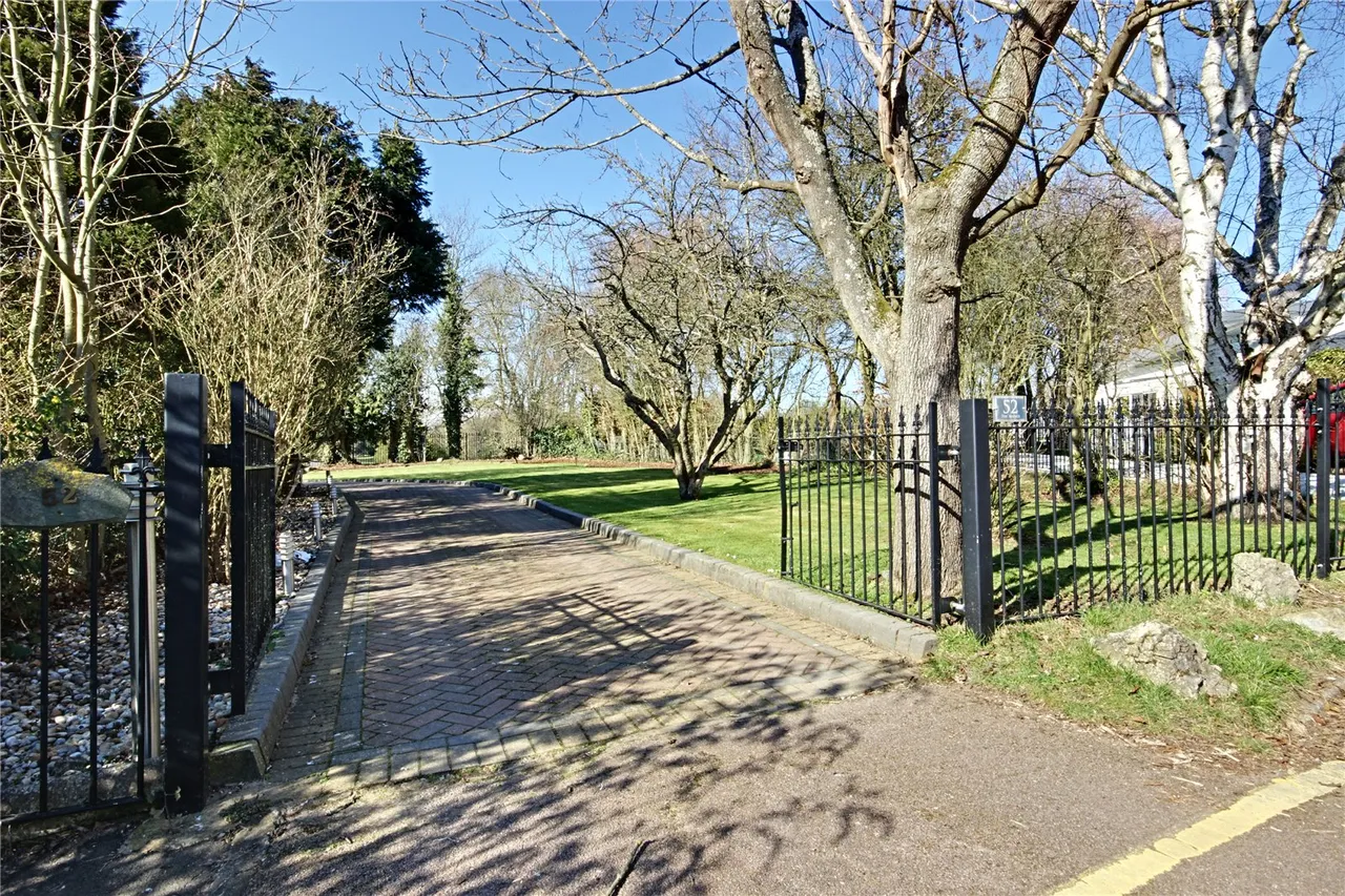 The Avenue, Potters Bar, Hertfordshire, EN6 1ED, photo 2