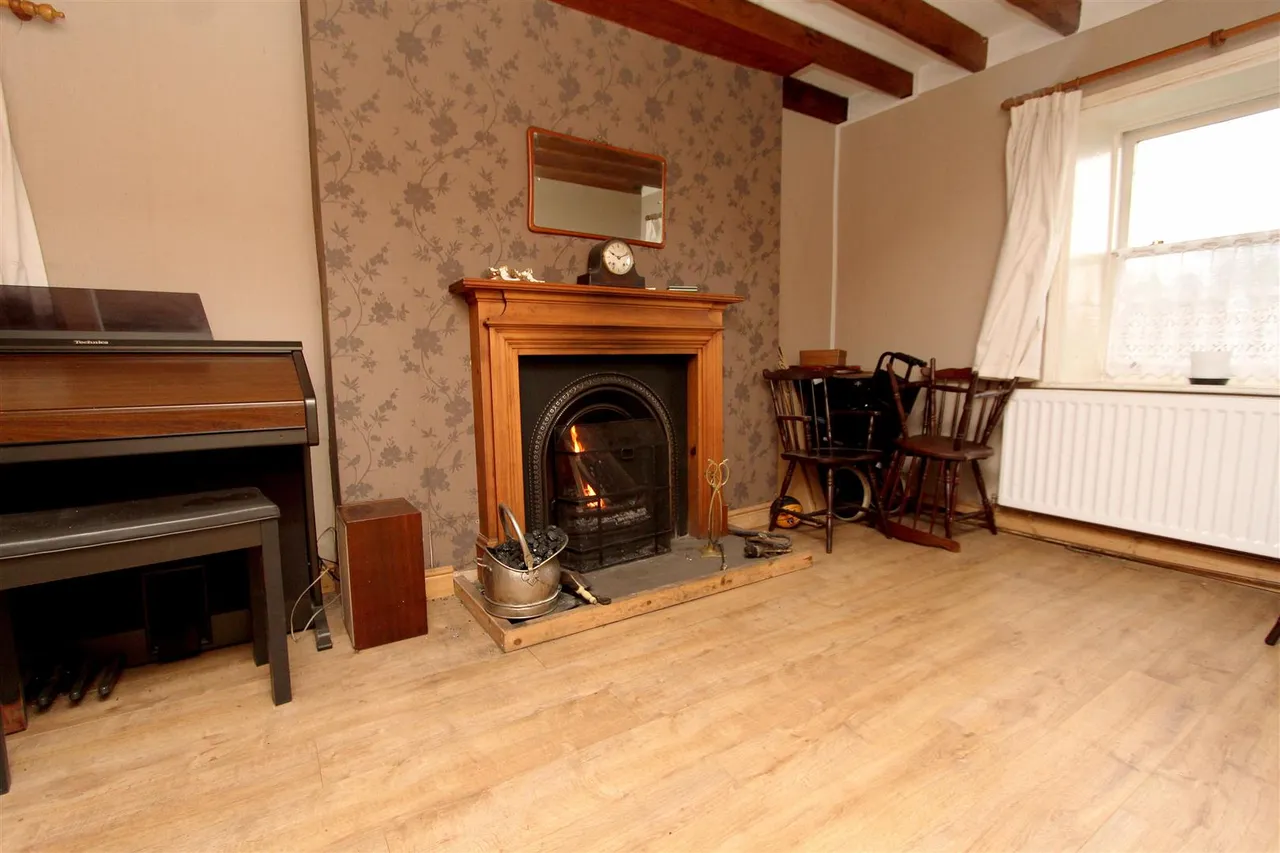 Ty Cerrig Mold Road, Bodfari, LL16, photo 4