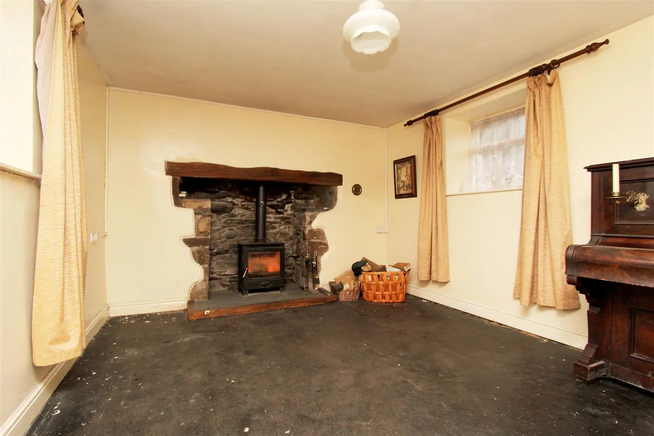 Ty Cerrig Mold Road, Bodfari, LL16, photo 2