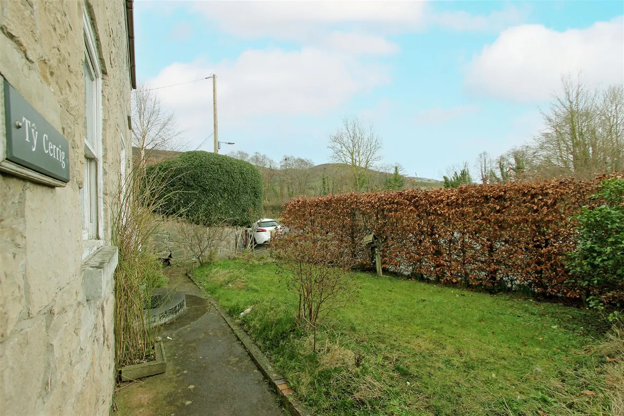 Ty Cerrig Mold Road, Bodfari, LL16, photo 18
