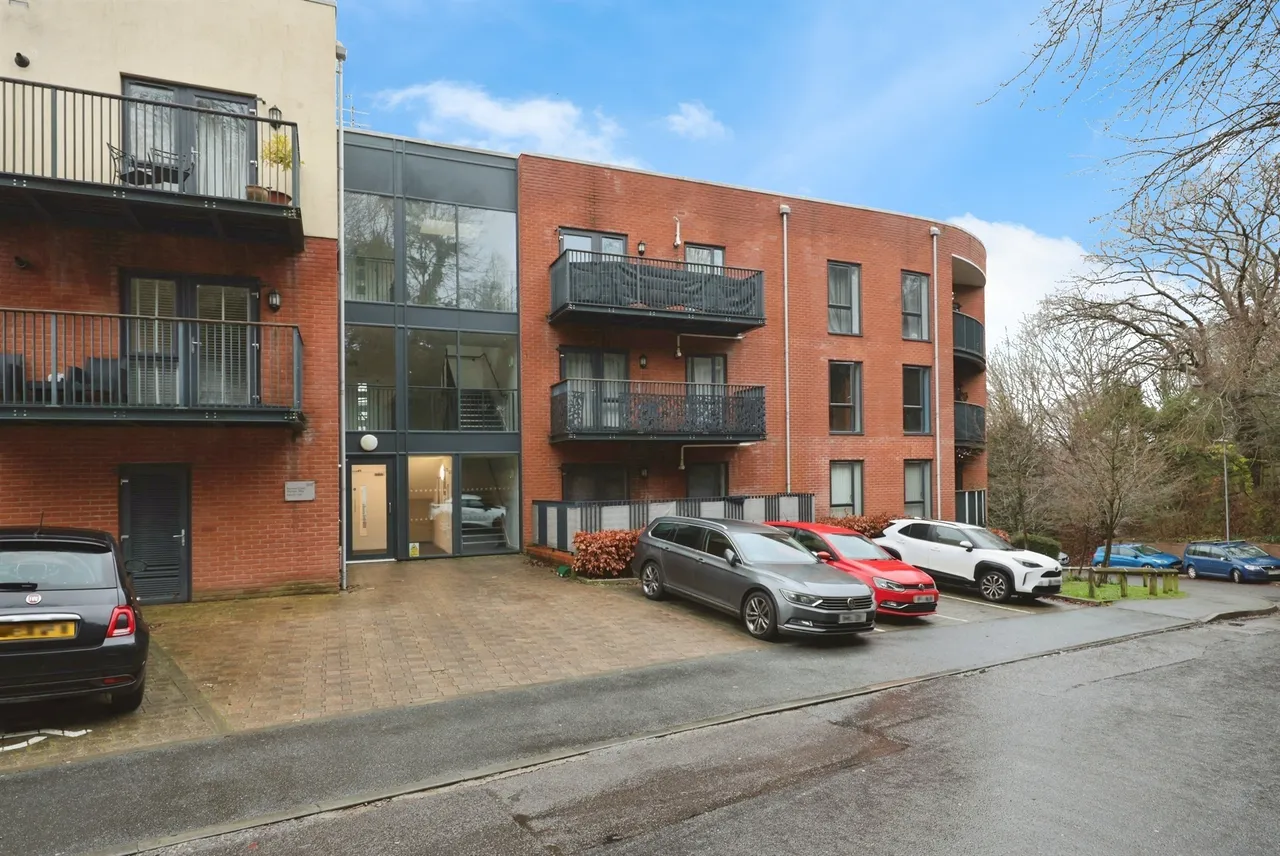 2 bed flat for sale — Olympic Way, High Wycombe