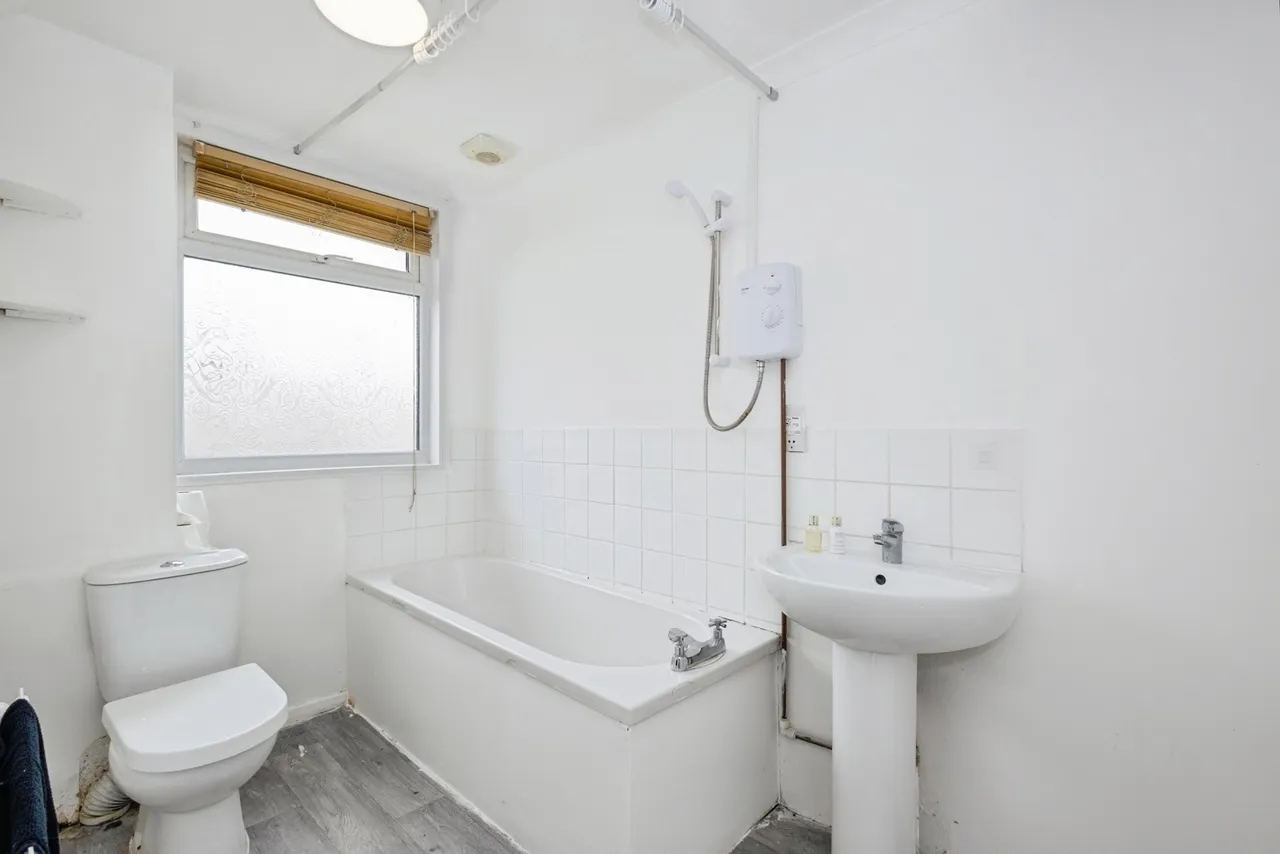 Southwood Road, Hayling Island, PO11, photo 9