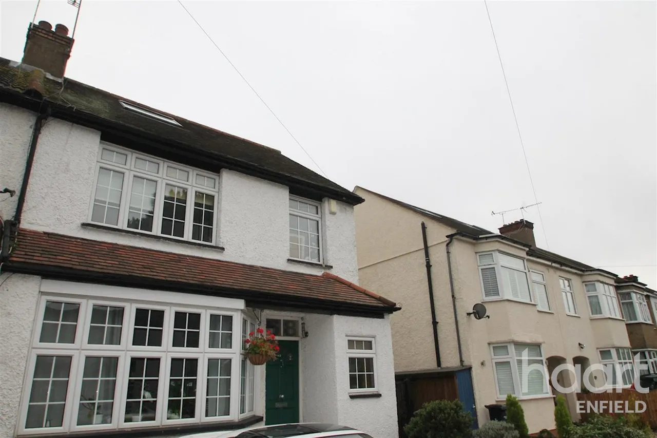 1 bed house to rent, St. Georges Road, Enfield -, EN1