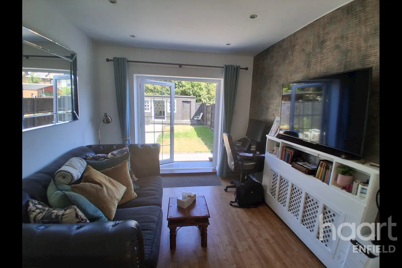 St. Georges Road, Enfield -, EN1, photo 7