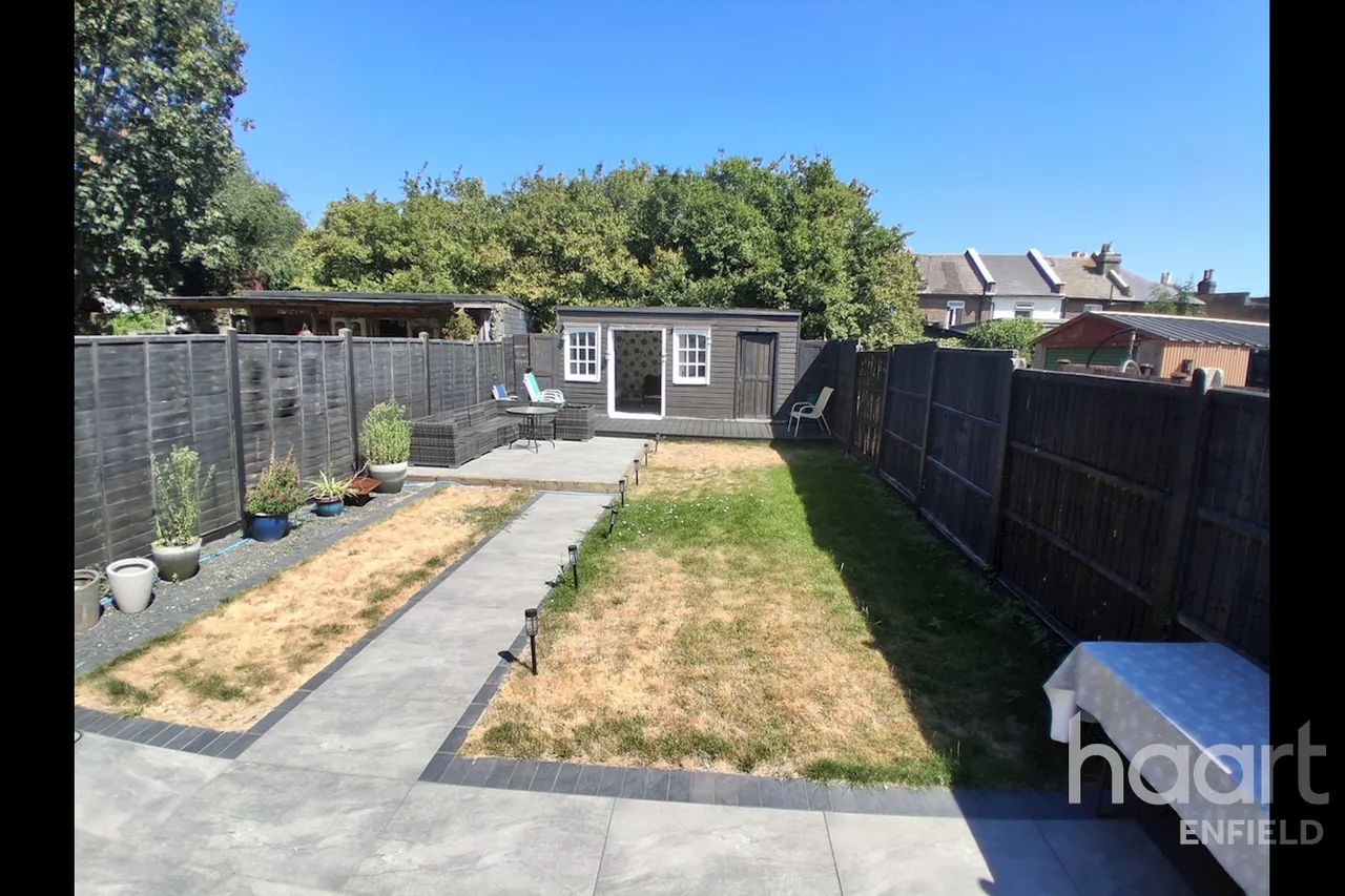 St. Georges Road, Enfield -, EN1, photo 8