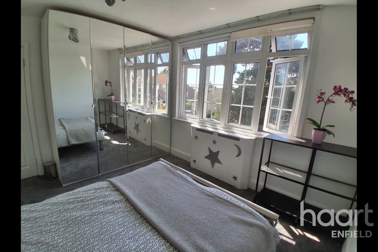 St. Georges Road, Enfield -, EN1, photo 3