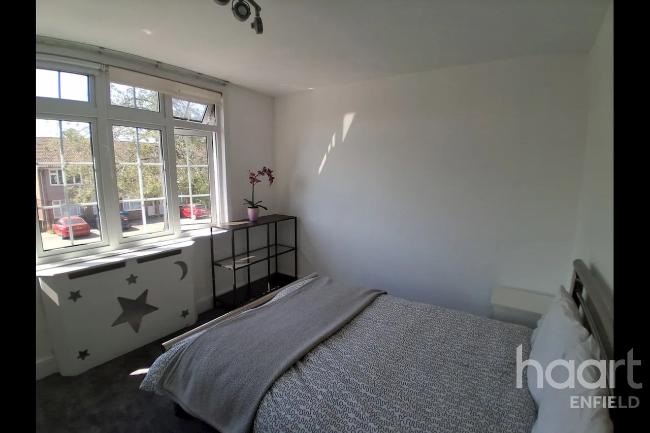 St. Georges Road, Enfield -, EN1, photo 2