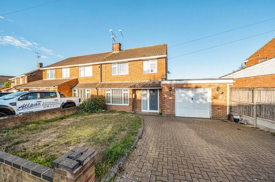 3 bed house for sale, Markham Crescent, Dunstable, LU5