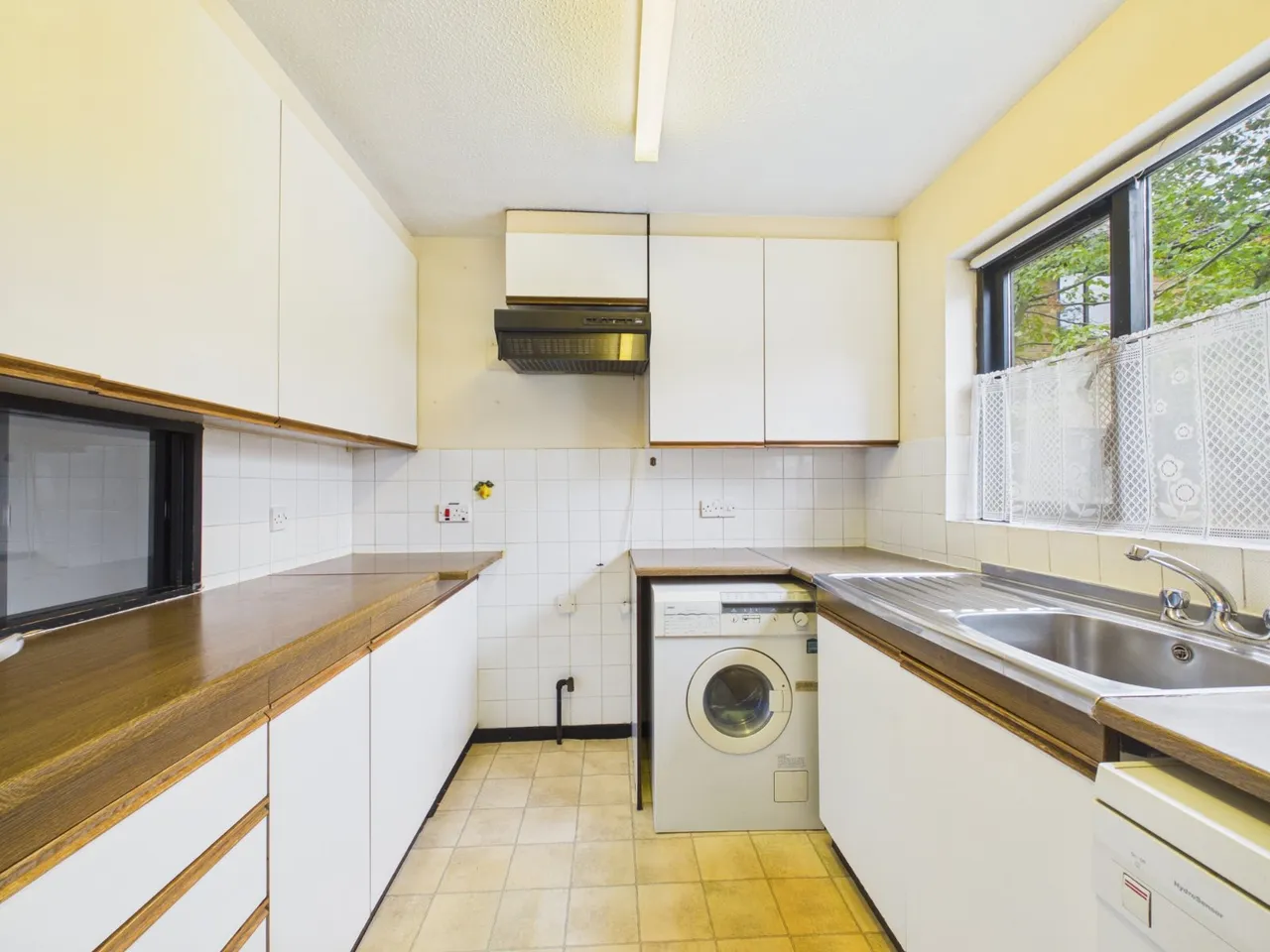 Feltham, Middlesex, photo 3
