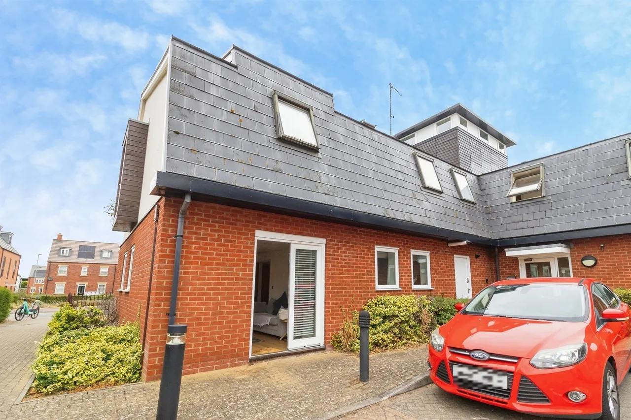 1 bed flat for sale, Addenbrookes Road, Newport Pagnell, MK16