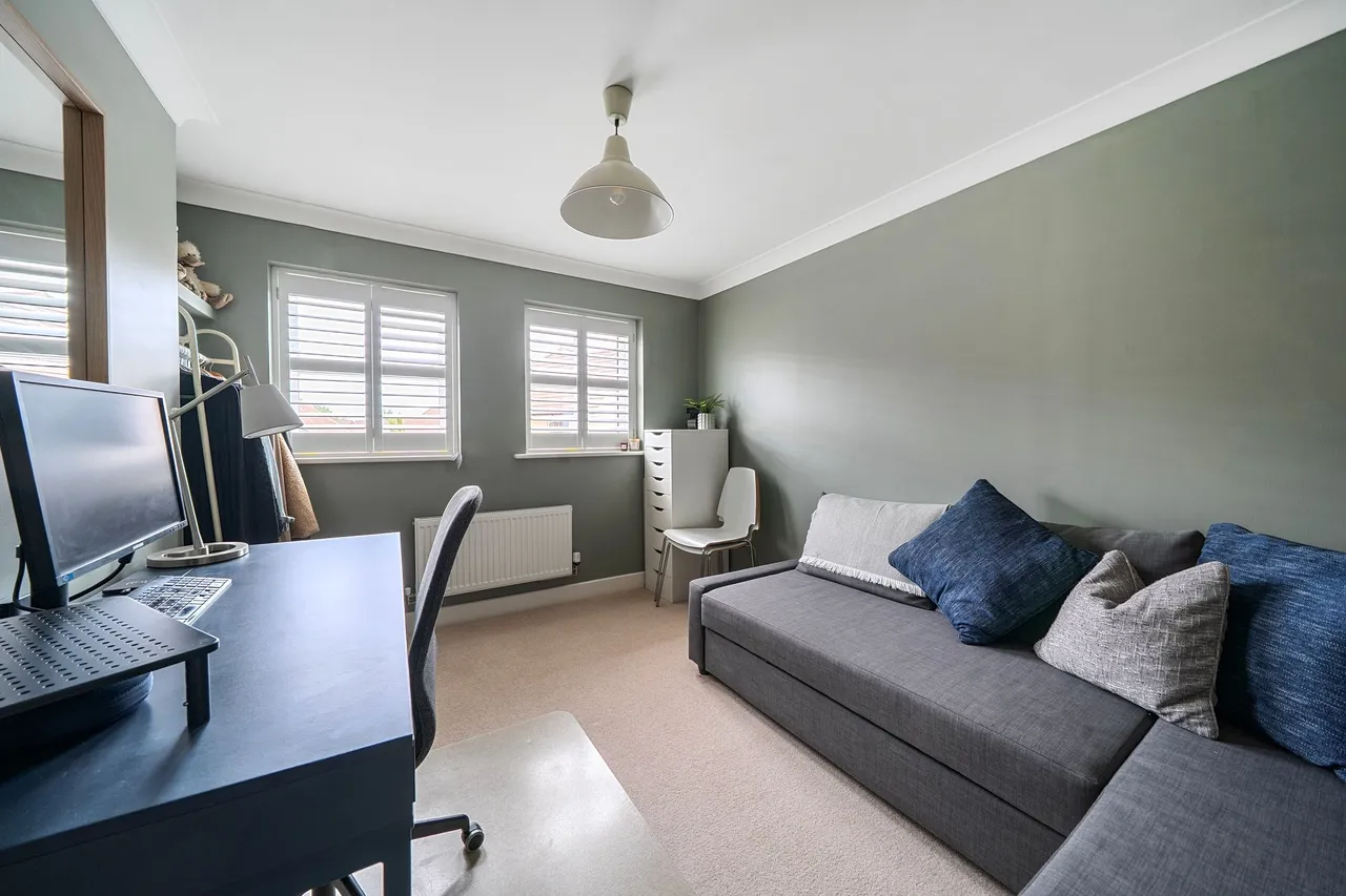 Skylark Avenue, Emsworth, PO10, photo 17