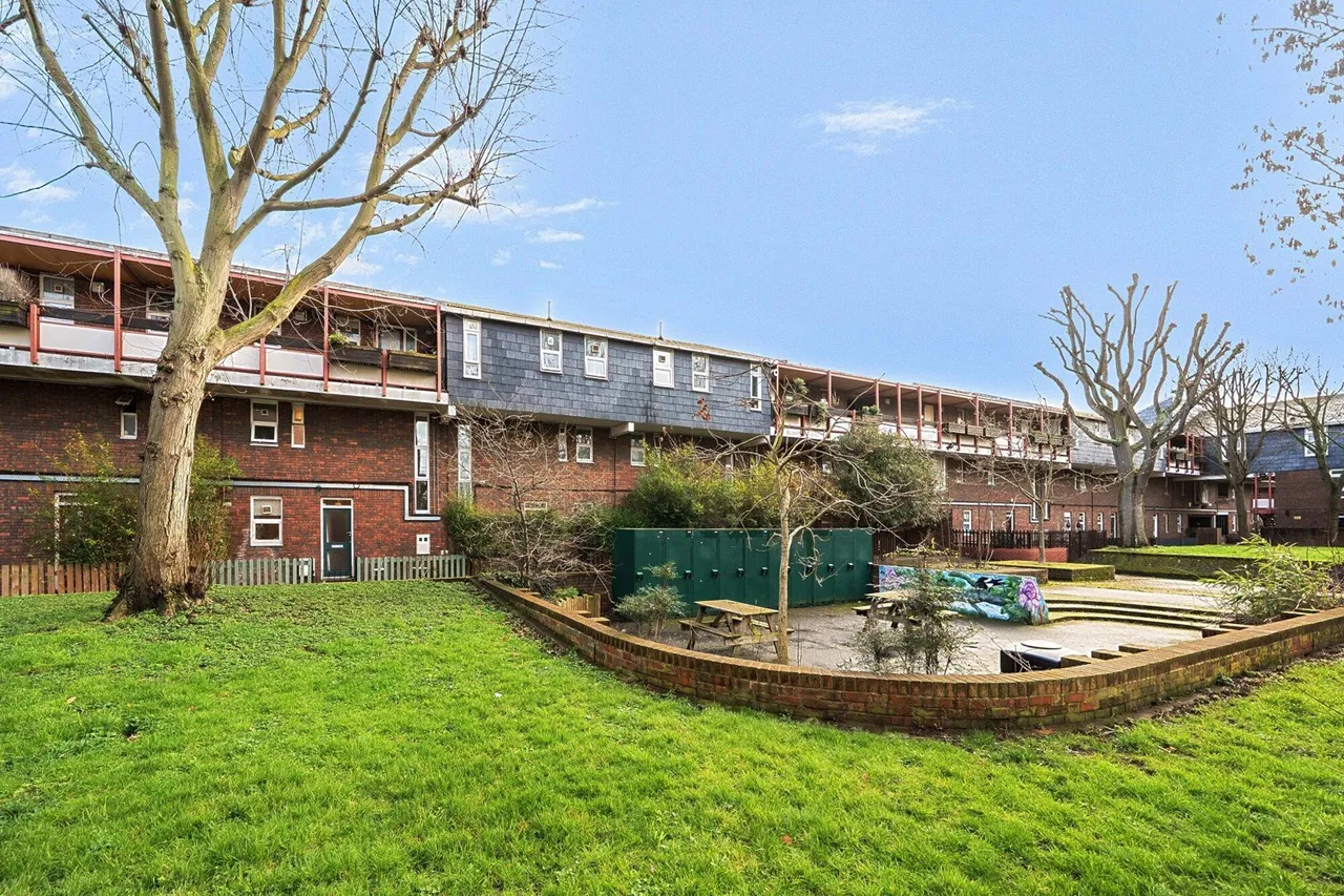 Slade Walk, SE17, photo 22