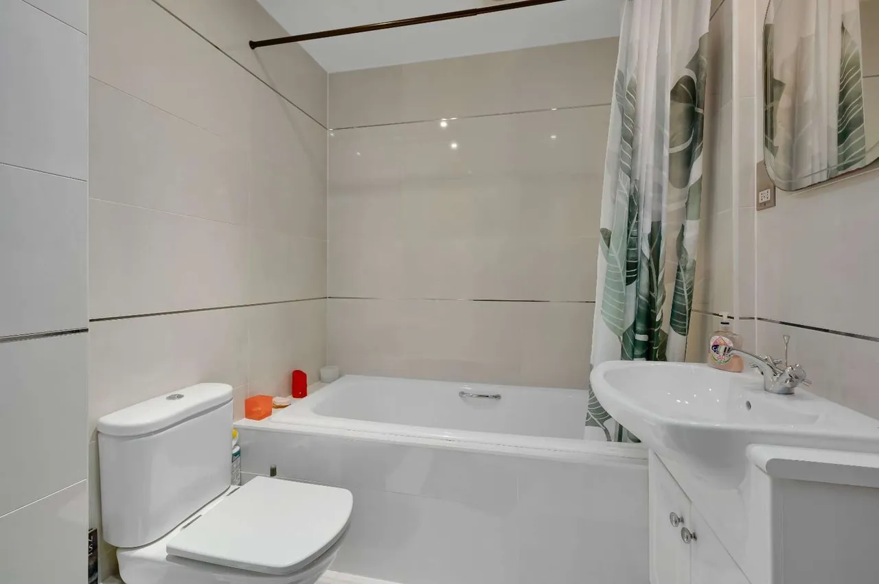 Ashley Road, Walton-on-Thames, KT12, photo 10