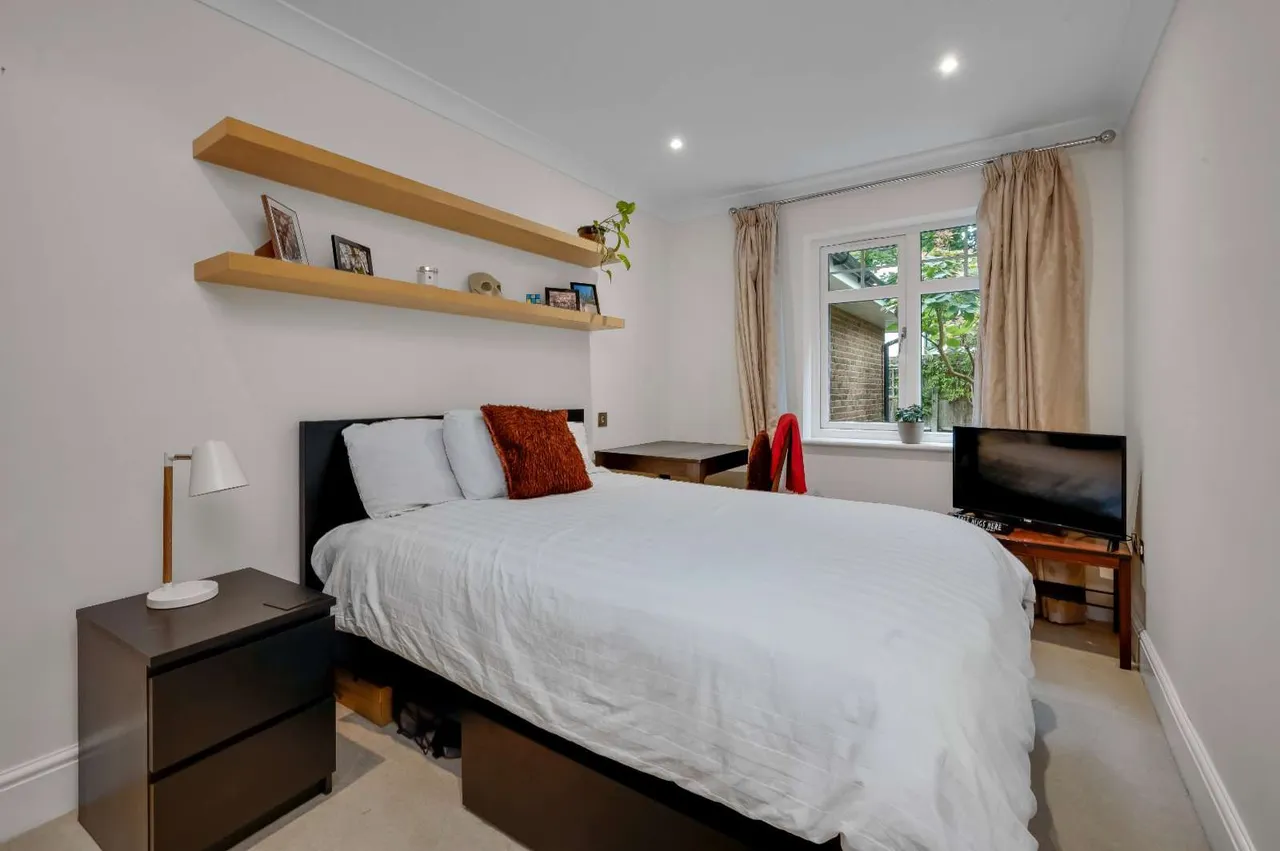 Ashley Road, Walton-on-Thames, KT12, photo 9
