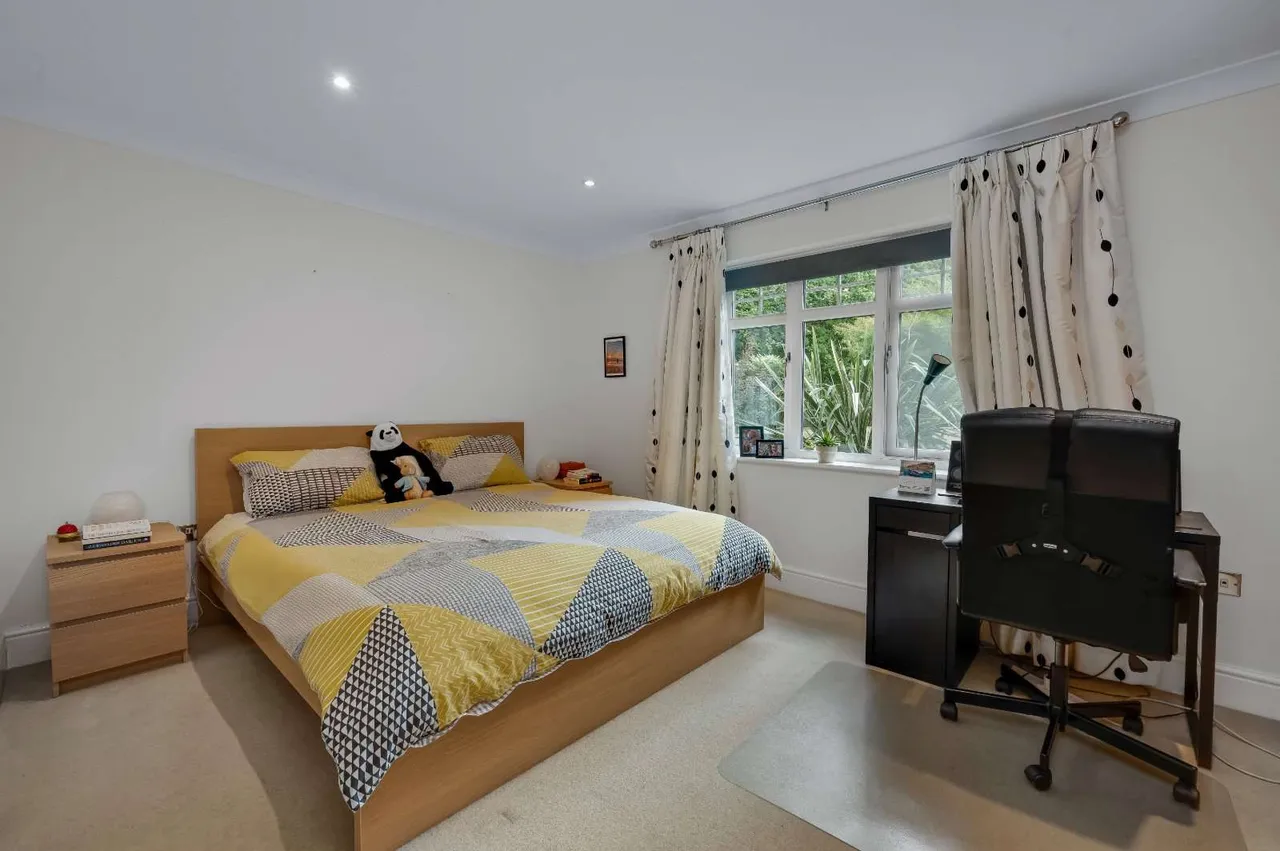 Ashley Road, Walton-on-Thames, KT12, photo 7