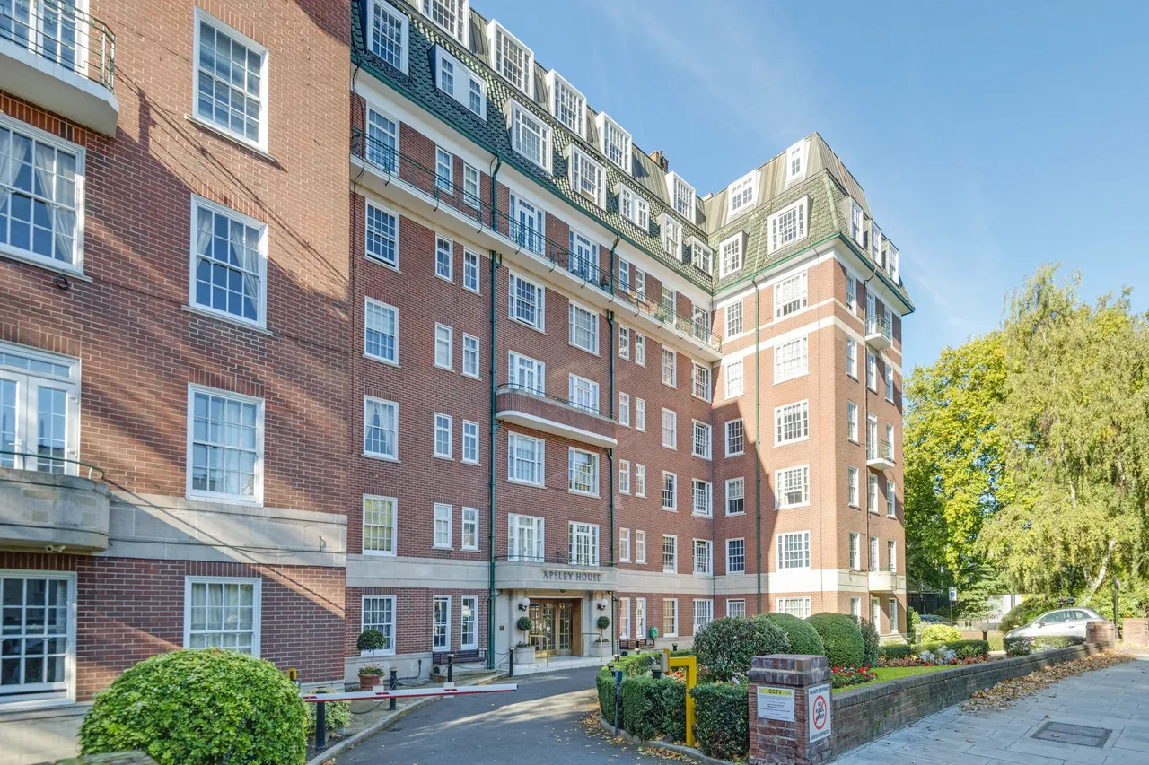 Apsley House, Finchley Road, St John's Wood, London, NW8, photo 4