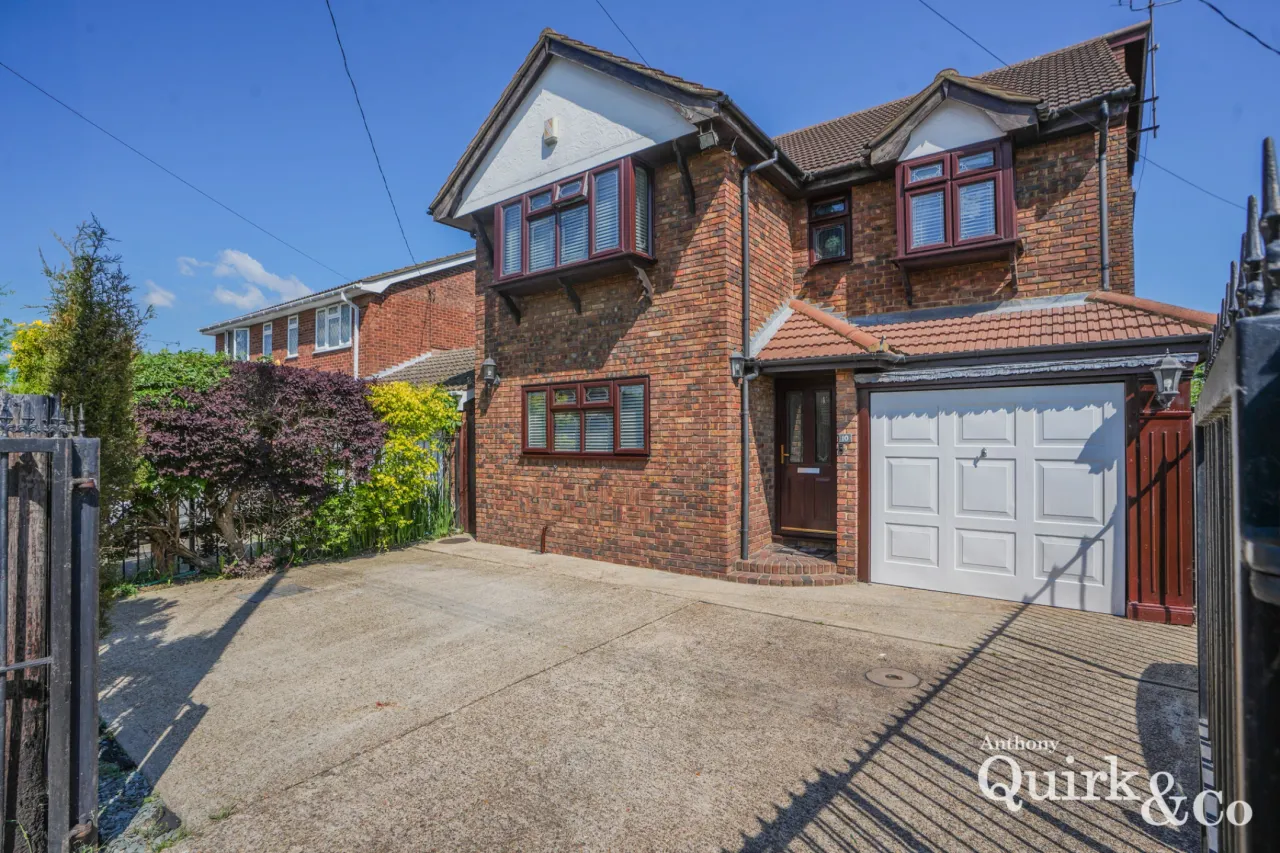 4 bed property for sale, Larup Avenue, Canvey Island, SS8