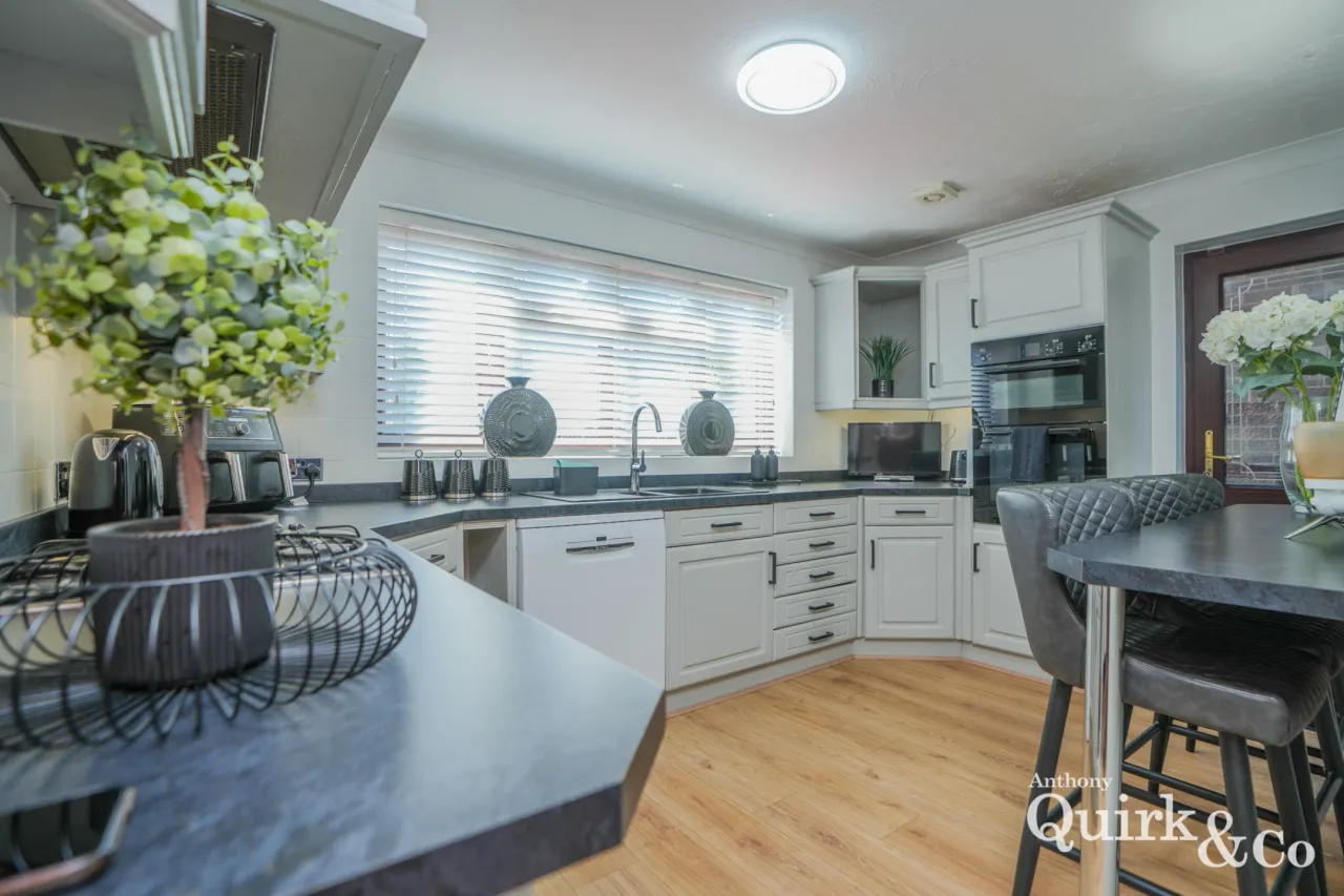 Larup Avenue, Canvey Island, SS8, photo 5