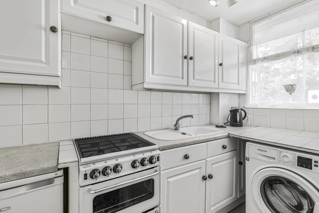 Churchill Gardens Pimlico, London SW1V 3BA, photo 8
