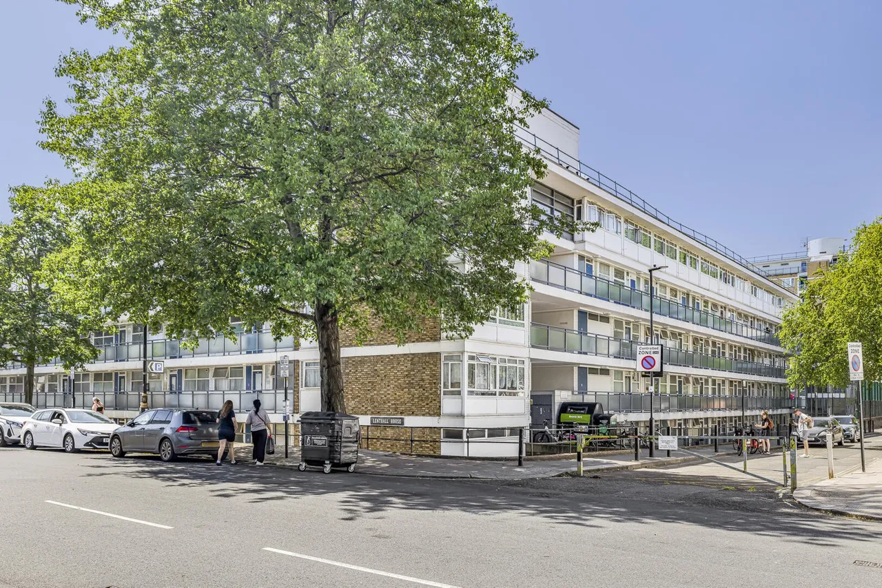 Churchill Gardens Pimlico, London SW1V 3BA, photo 13
