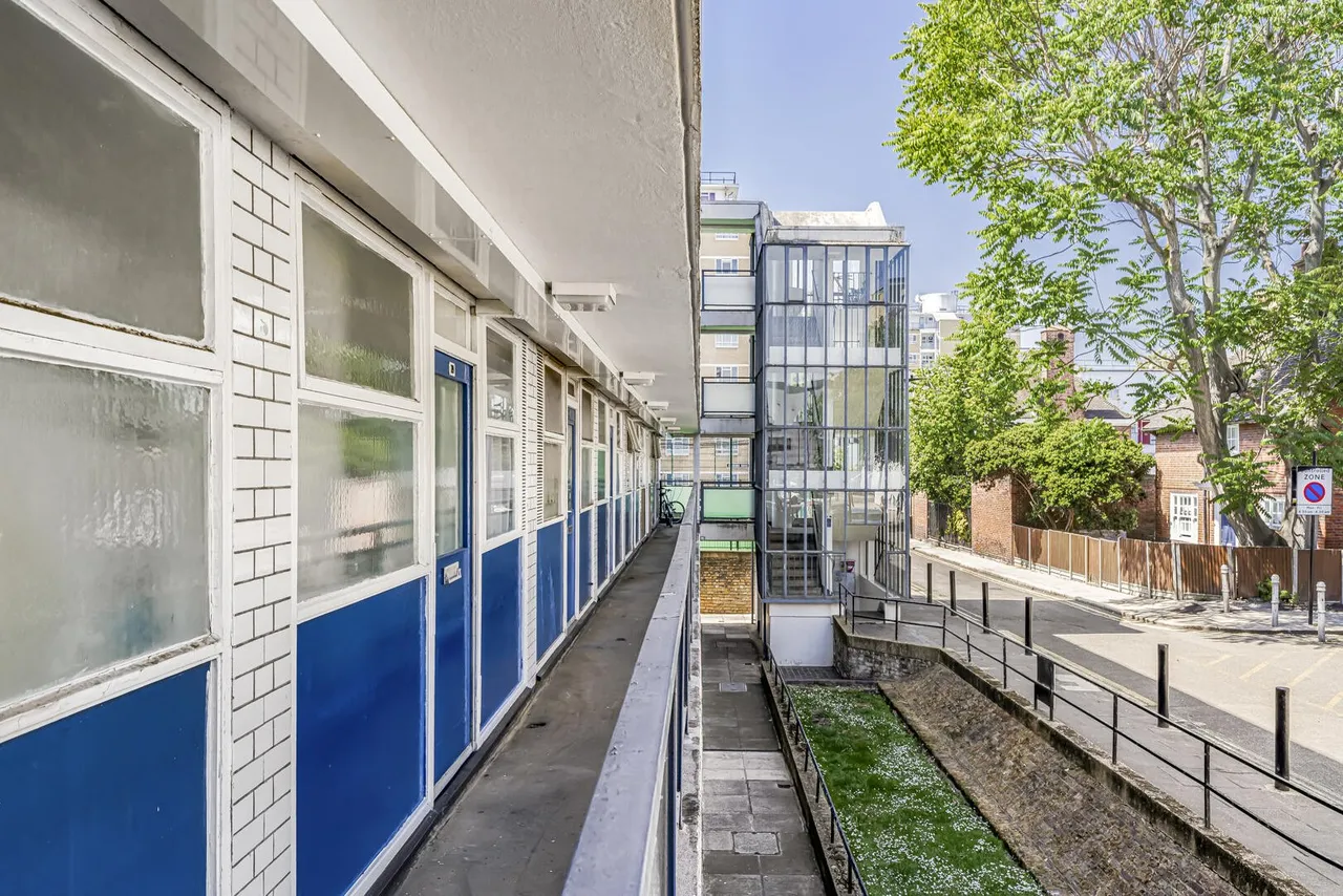 Churchill Gardens Pimlico, London SW1V 3BA, photo 15