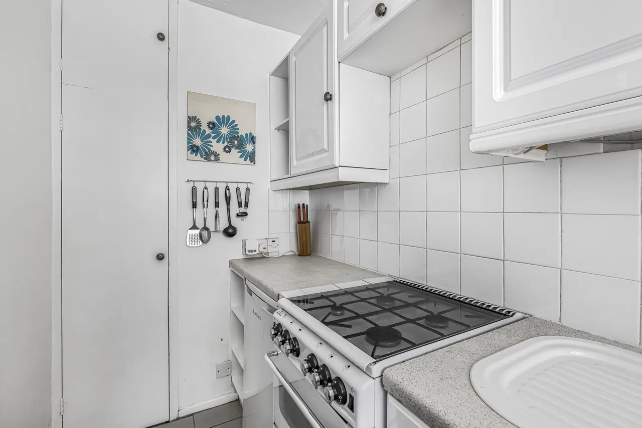 Churchill Gardens Pimlico, London SW1V 3BA, photo 10