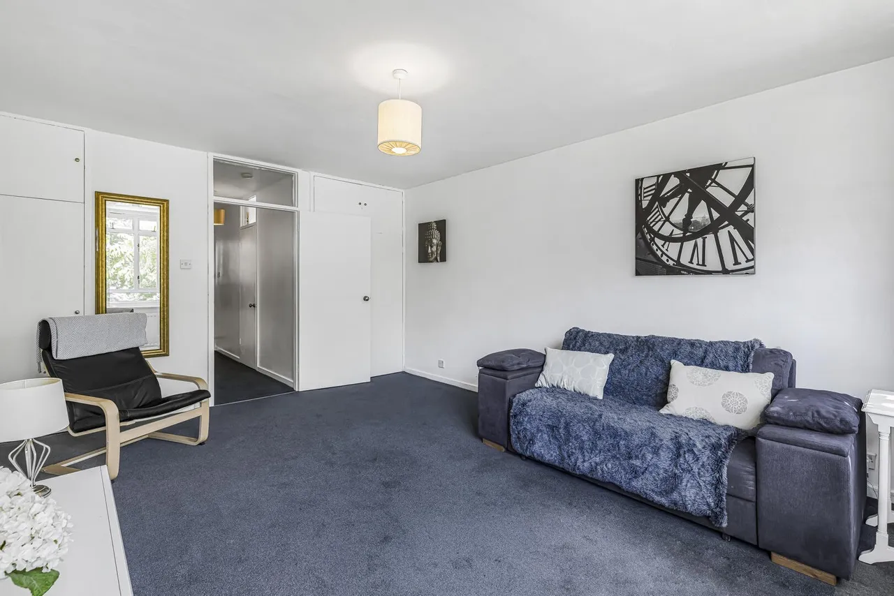 Churchill Gardens Pimlico, London SW1V 3BA, photo 3