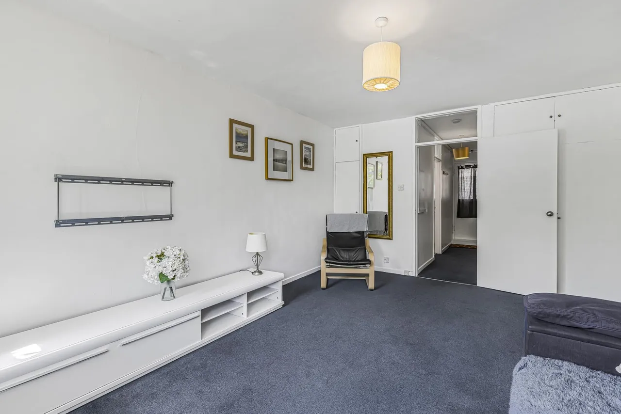 Churchill Gardens Pimlico, London SW1V 3BA, photo 4