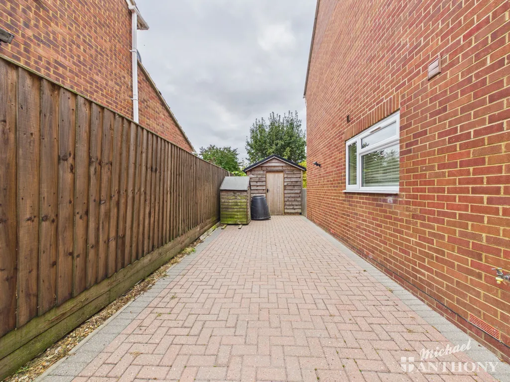Linnet Drive, Westcott, HP18, photo 20