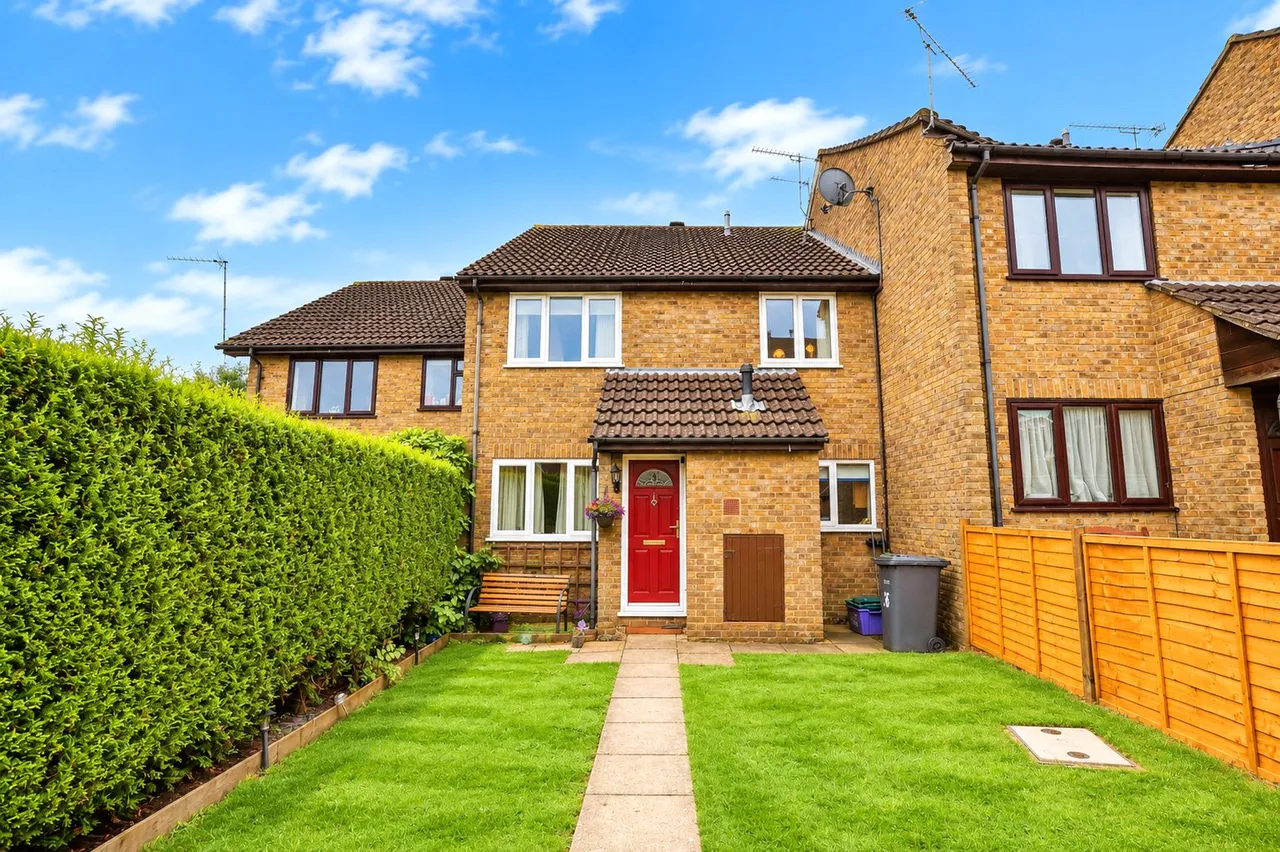 2 bed house to rent, Tychbourne Drive, Merrow, GU4